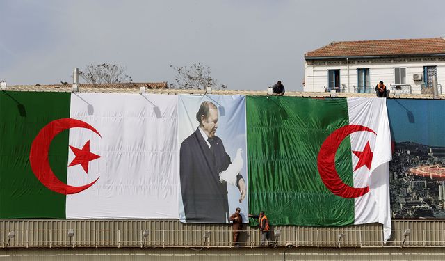 Cezayir’de yapılacak cumhurbaşkanlığı seçimlerine 3 adayın başvurusu kabul edildi