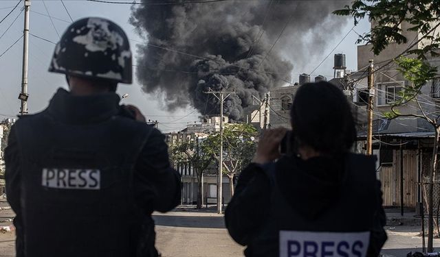 Sınır Tanımayan Gazeteciler, Gazze'de meslektaşlarının öldürülmesine karşı Paris'te eylem yaptı