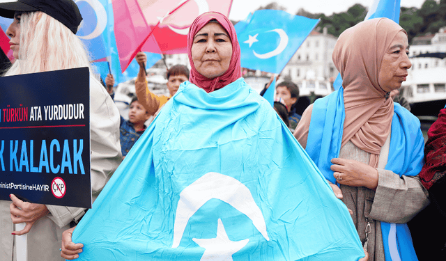 Çin'in Sincan Uygur Özerk Bölgesi'ne yönelik politikaları protesto edildi