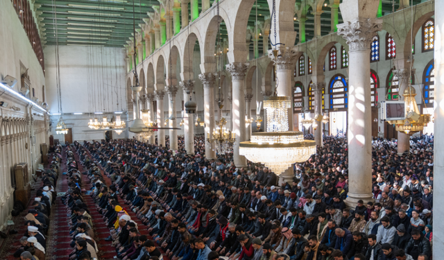 Şam'daki Emevi Camii’nde cuma namazı kılındı