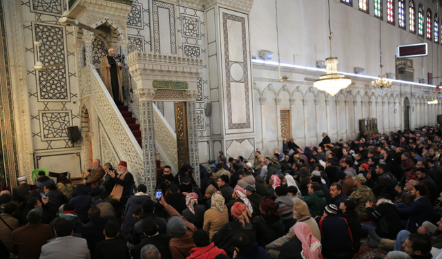 Şam'daki Emevi Camii’nde cuma namazı kılındı