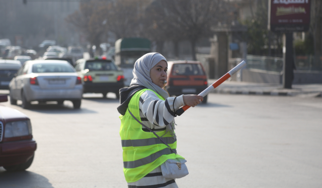 Suriye'de gençler, trafik sorununu çözmek için gönüllü oluyor