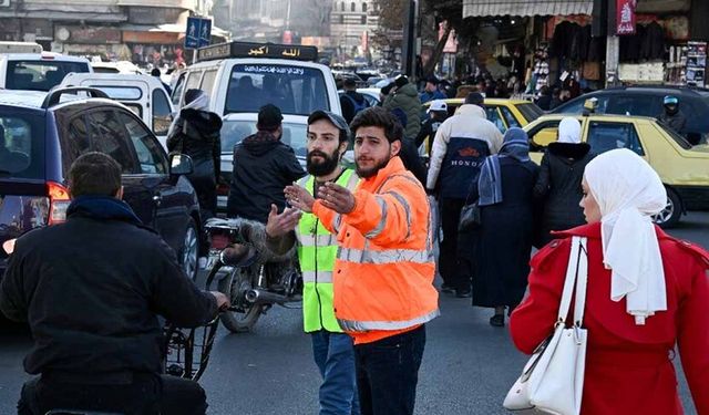 Şam’da trafik polislerinin yerini gönüllüler aldı