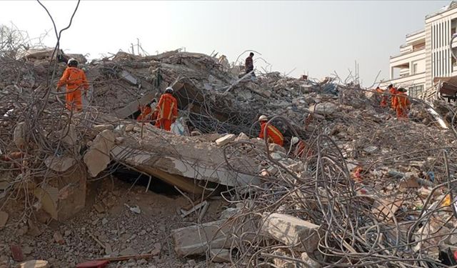 Bangkok'ta deprem nedeniyle yaşanan can kaybı 96'ya yükseldi