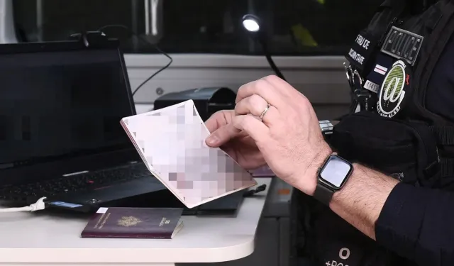 Cezayir, 2 Fransız istihbaratçısını sınır dışı etti