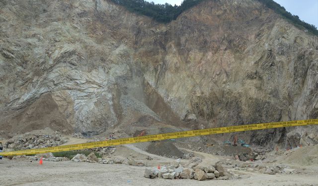 Endonezya'da taş ocağı çöktü: 14 ölü