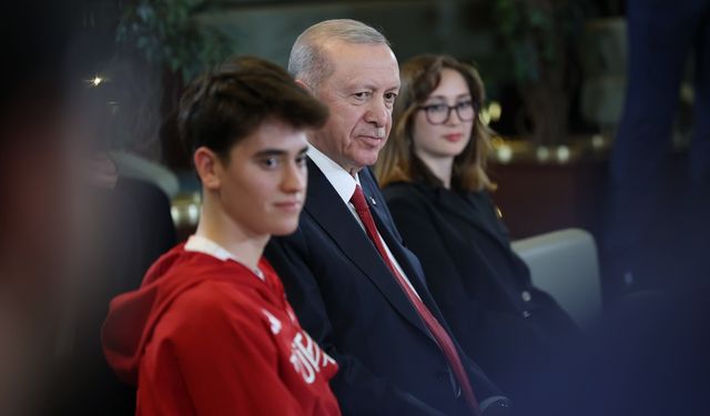 Erdoğan: Yeni anayasayı gençlerle beraber yapacağız