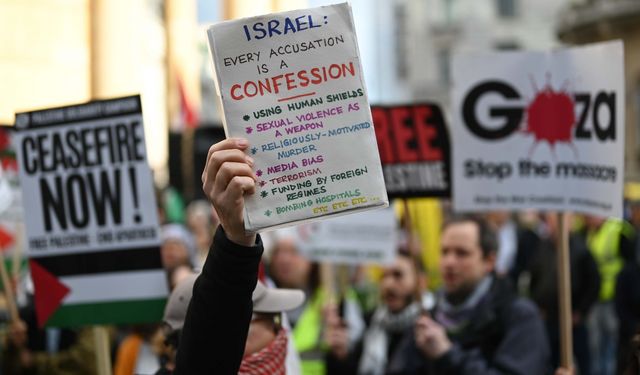 İsrail'in Gazze'deki soykırımını gizleyen BBC protesto edildi