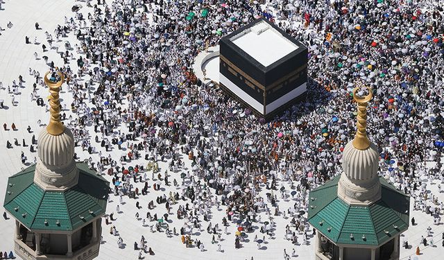 1.8 milyon Müslüman Mekke'ye akın ediyor: 9 maddede Hac nedir?