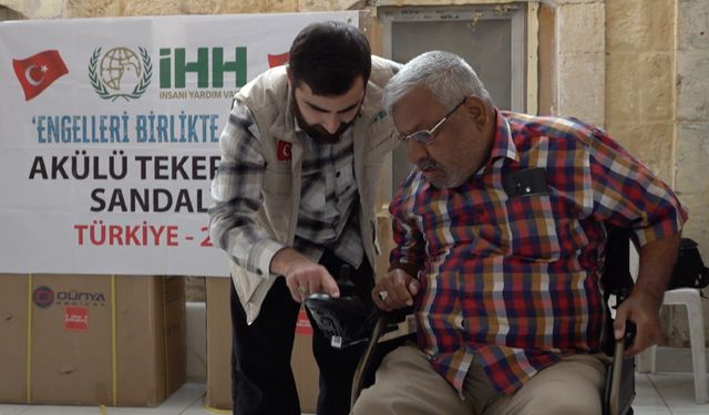 İHH'den akülü tekerlekli sandalye desteği