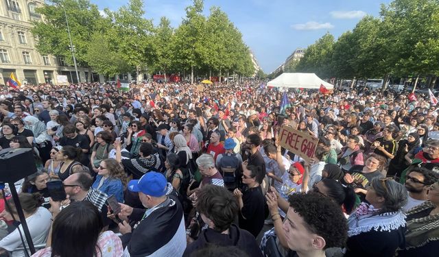 Paris'te 'Madleen' aktivistlerinin serbest kalması için gösteri düzenlendi