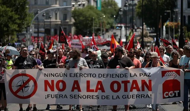 Madrid'de binlerce kişi silahlanmaya karşı yürüdü