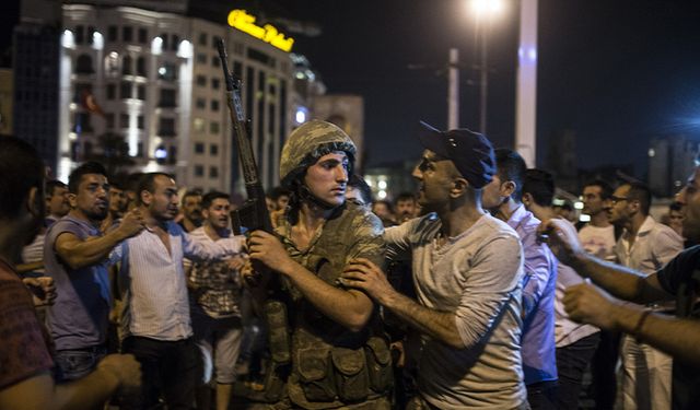 Mete Yarar kalleş kalkışmayı anlattı: Külliye’yi kurtaran isimsiz kahramanlar