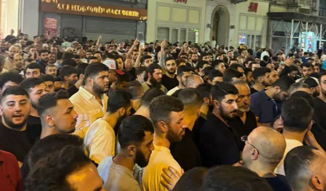 Taksim'de toplanan Müslümanlardan Leman dergisine büyük tepki