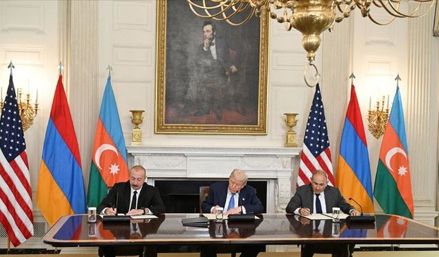 Azerbaycan ile Ermenistan 'barış için' imza attı