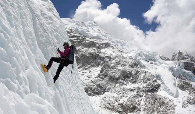 Çinli dağcı, K2 Dağı'ndan inerken öldü