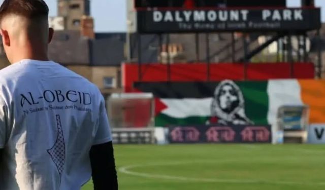 İrlanda'da futbolcular, İsrail'in öldürdüğü 'Filistinli Pele'yi andı