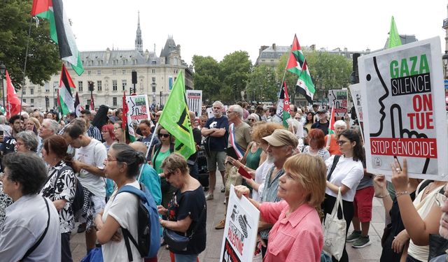 Paris'te Gazze'ye destek gösterisi düzenlendi