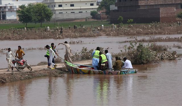 Pakistan'da sel tehdidi nedeniyle yaklaşık 110 bin kişi tahliye edildi