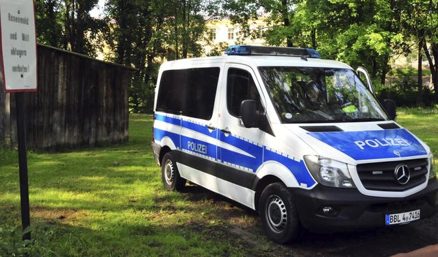 Almanya’da ırkçı saldırı: Kız çocuğunun başörtüsü zorla çıkarıldı