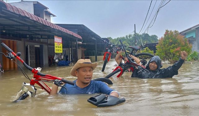 Endonezya'da muson yağmurları felakete yol açtı: 61 ölü
