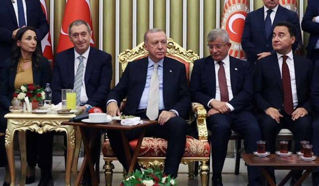 Davutoğlu'ndan yeni ittifak sinyali: 4 parti birleşebilir