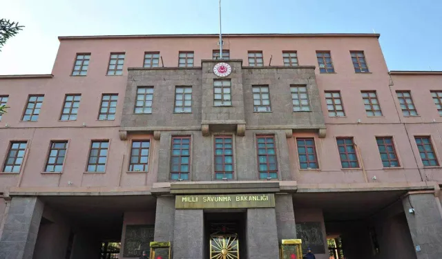 MSB duyurdu: Karadeniz'den yaklaşan İHA düşürüldü