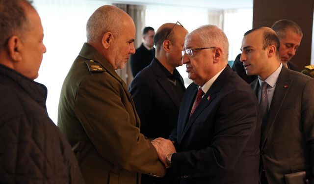 Yaşar Güler, cenazeleri almaya gelen Libyalı aileleri yalnız bırakmadı