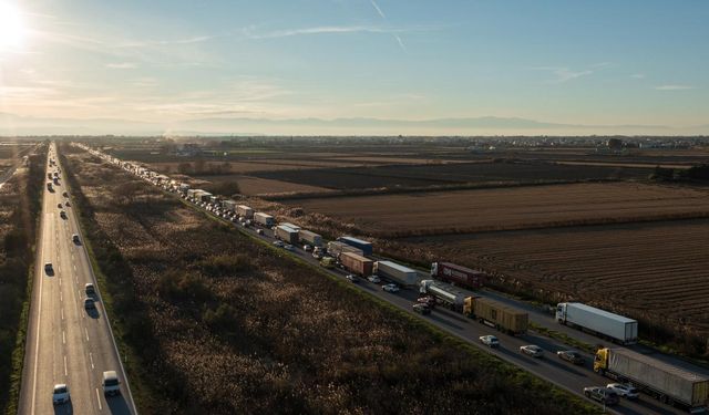 Yunanistan'da çiftçi isyanı: Atina-Selanik yolu kapandı