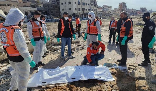 Gazze'de naaşlar Daraj mahallesinden çıkarıldı