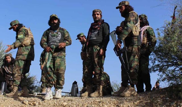 Afganistan sınırında yüzlerce Pakistanlı mahsur kaldı