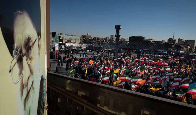 İran’da 14. gün: Yüzlerce gözaltı ve Batı’dan açık destek