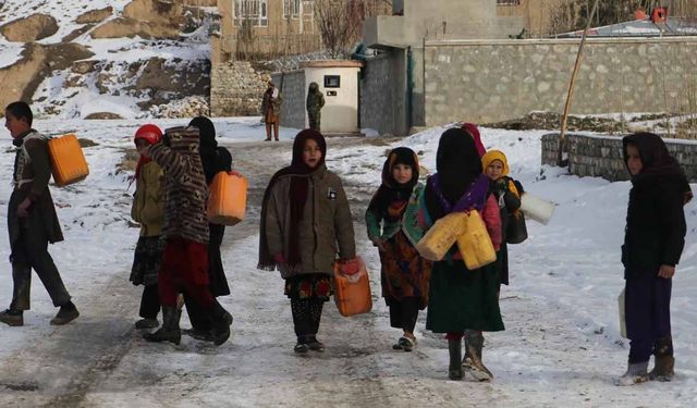 Afganistan'da kış ve açlık kıskacı: "Ölüme razı geldik"