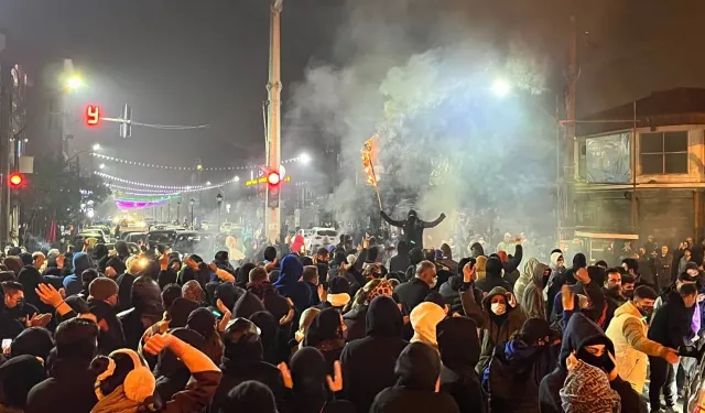 İran’da Reşt Çarşısı alevlere teslim oldu