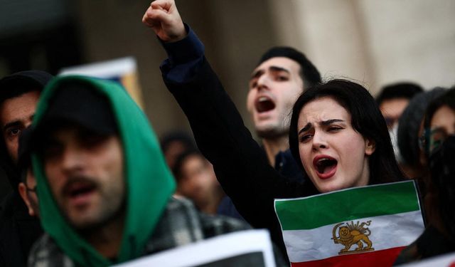 İran'da can kaybı 2 bin 677'ye yükseldi