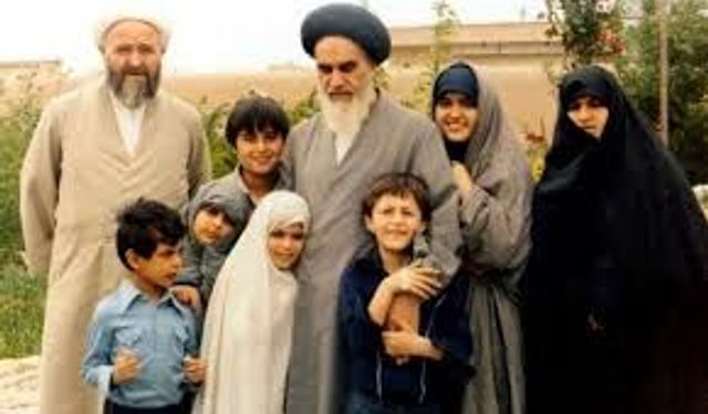 İran devrimi'nin 47. yılında Humeyni ailesi