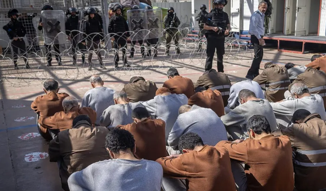 İsrail zindanlarında 118 Filistinli müebbet mahkumu