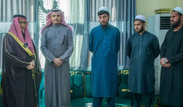 Kabil'de Suudi diplomasisi: 3 Pakistan askeri serbest