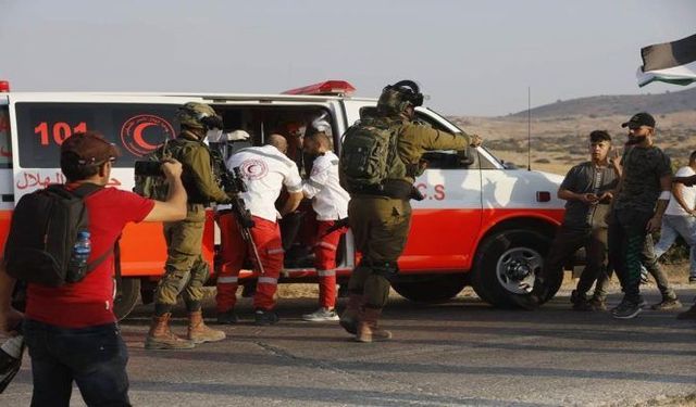 Kudüs'ün kuzeyinde bir Filistinli genç yaralandı