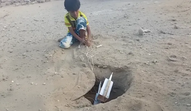 Yemenli çocuktan hayran bırakan karton roketler