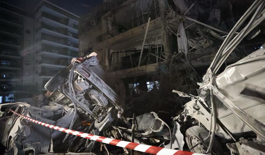 İran'ın füzeleri İsrail'in üç şehrinde hasara neden oldu