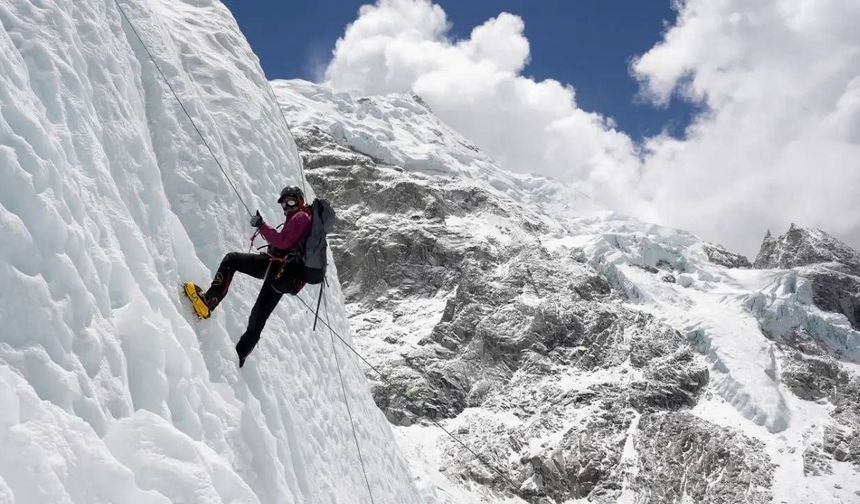 Çinli dağcı, K2 Dağı'ndan inerken öldü
