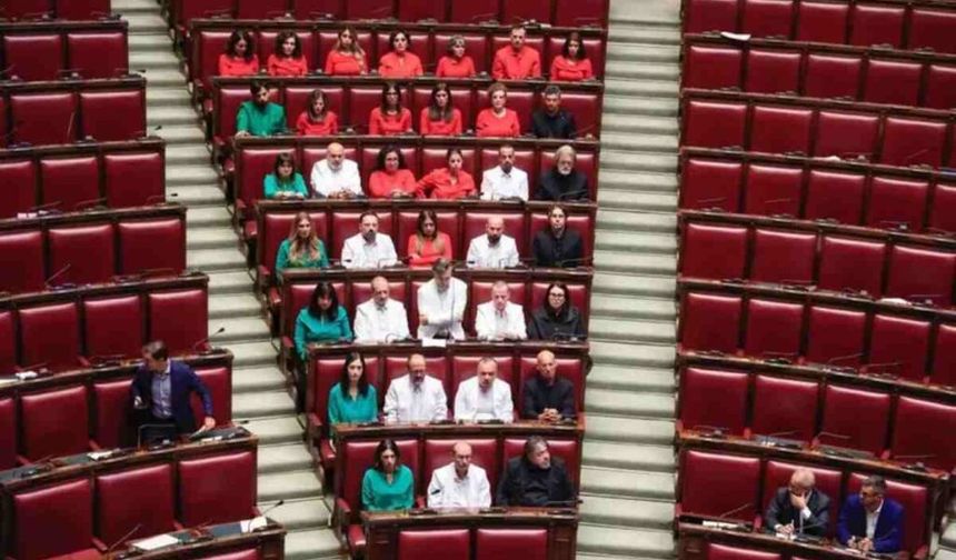 İtalyan milletvekillerinden Gazze mesajı: Filistin bayrağı tenimizde