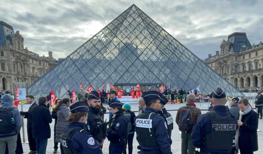 Louvre Müzesi'nde yeni güvenlik tedbirleri alındı