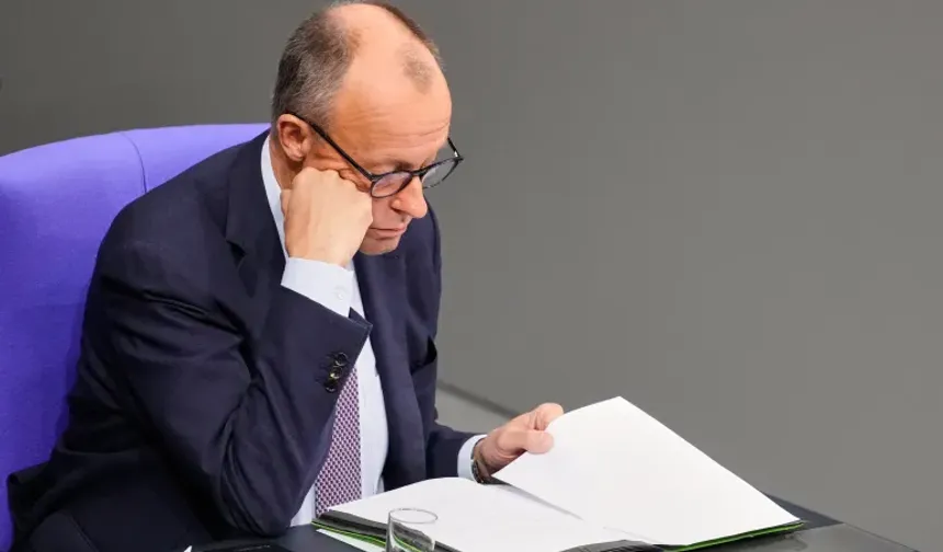 Almanya'da deprem: Merz 'casusluk prangalarını' kırıyor