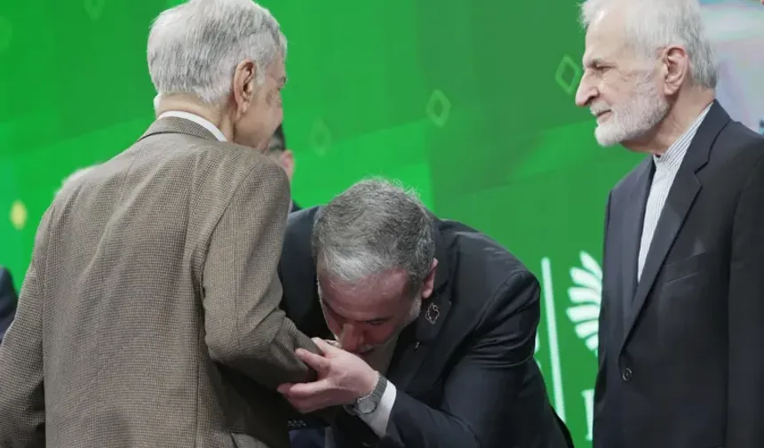 Erakçi'nin elini öptüğü o isim: Profesör Cemşid Mümtaz