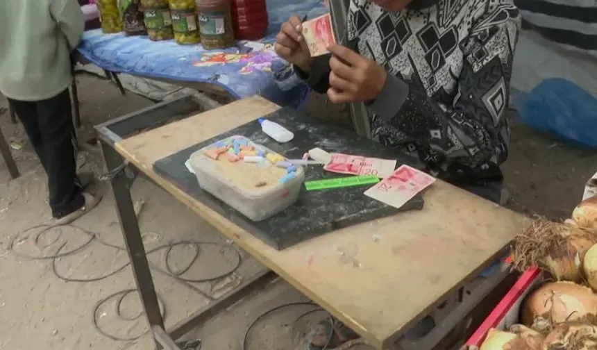 Gazze'de nakit krizi: Yırtık paralar ve yüksek komisyon