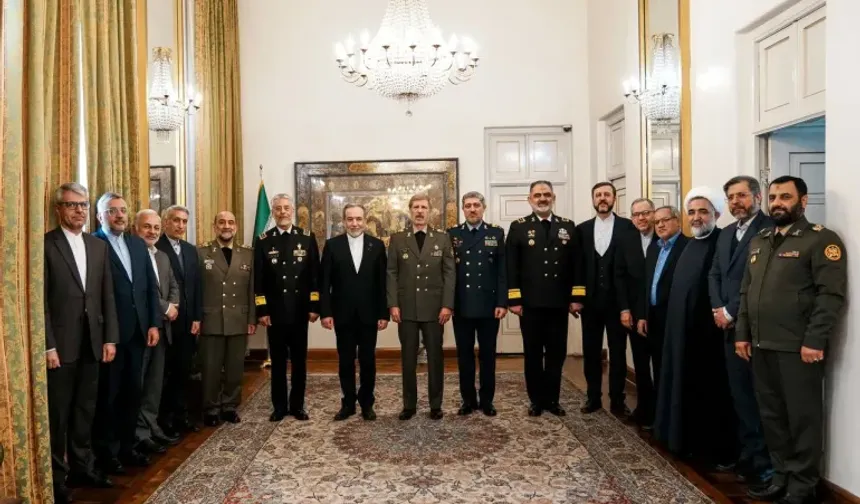 İran ve ABD arasında Maskat diplomasisi: Arakçi orduyu bilgilendirdi