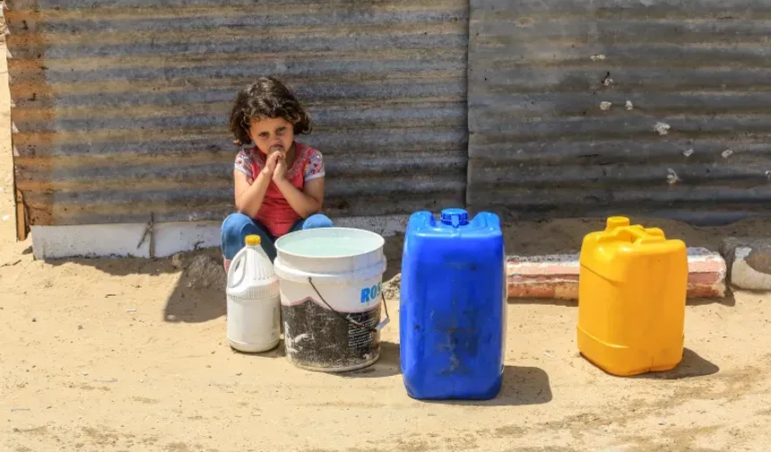 İsrail Refah'ta su tankını havaya uçurdu