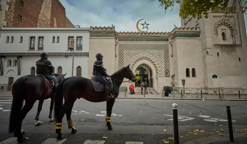 Paris Camii'nden laiklik ve İslam rehberi